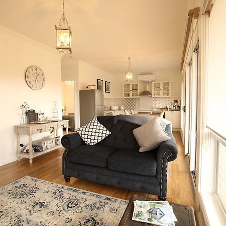 Bridgecroft Villa - French Provincial In Richmond With Spa Exterior photo