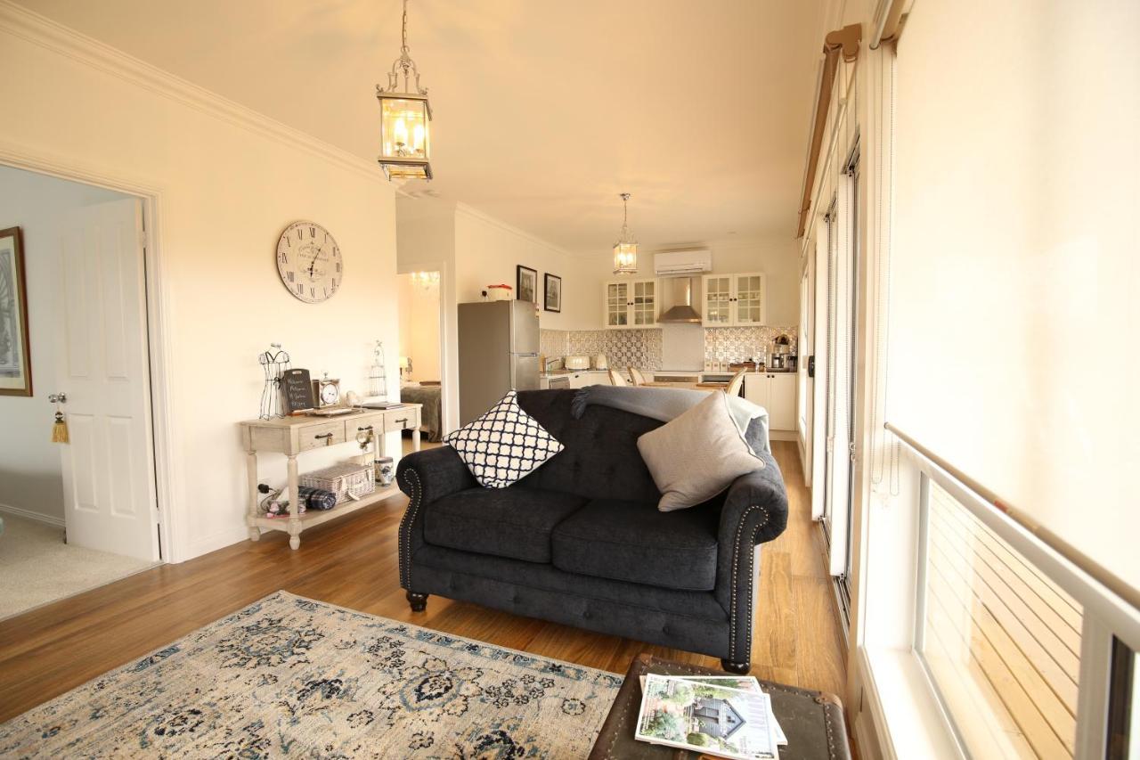 Bridgecroft Villa - French Provincial In Richmond With Spa Exterior photo